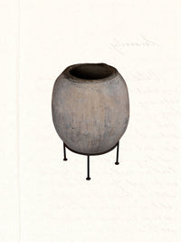 large clay pot no. 3005 with iron stand
