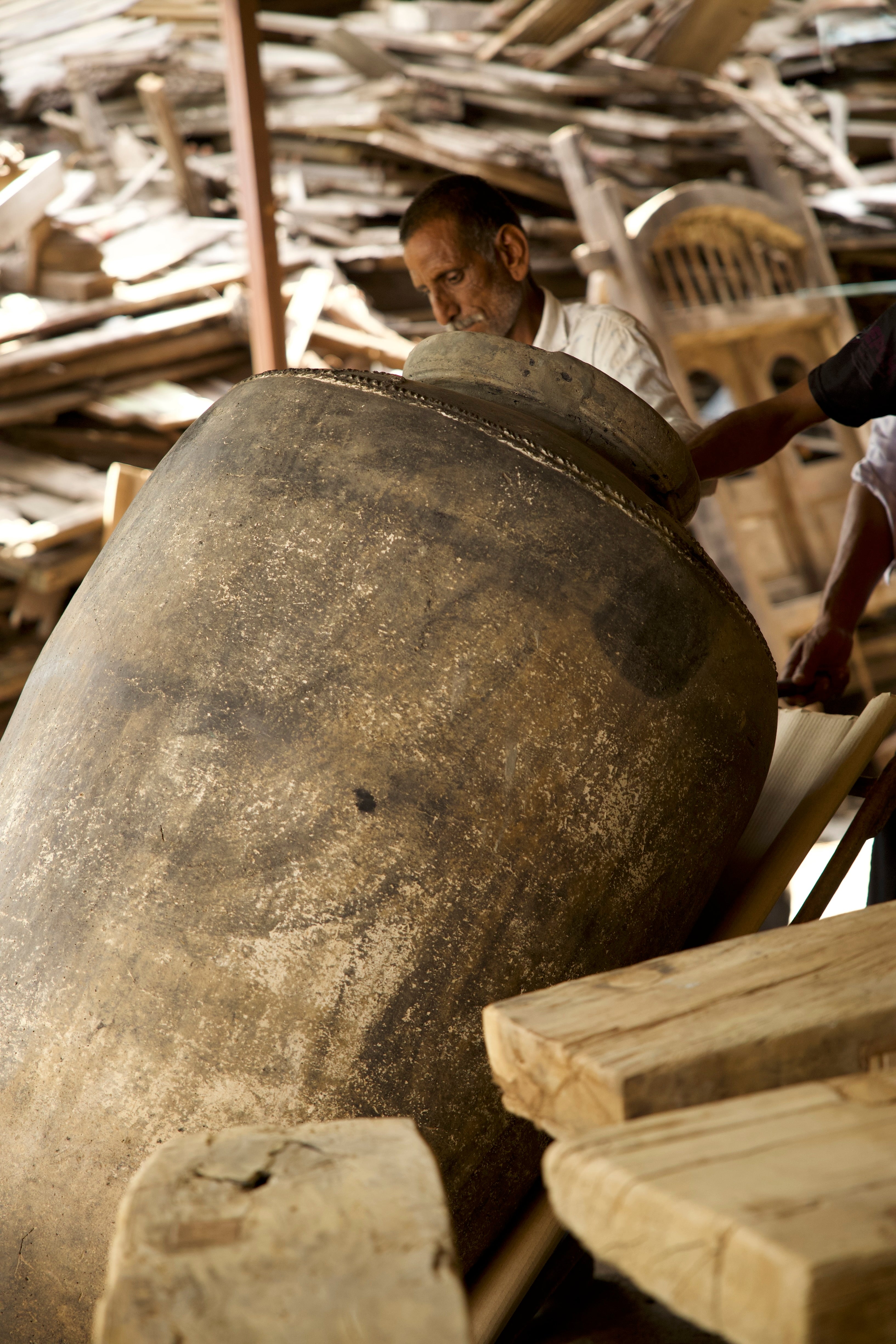 large clay pot no. 2408