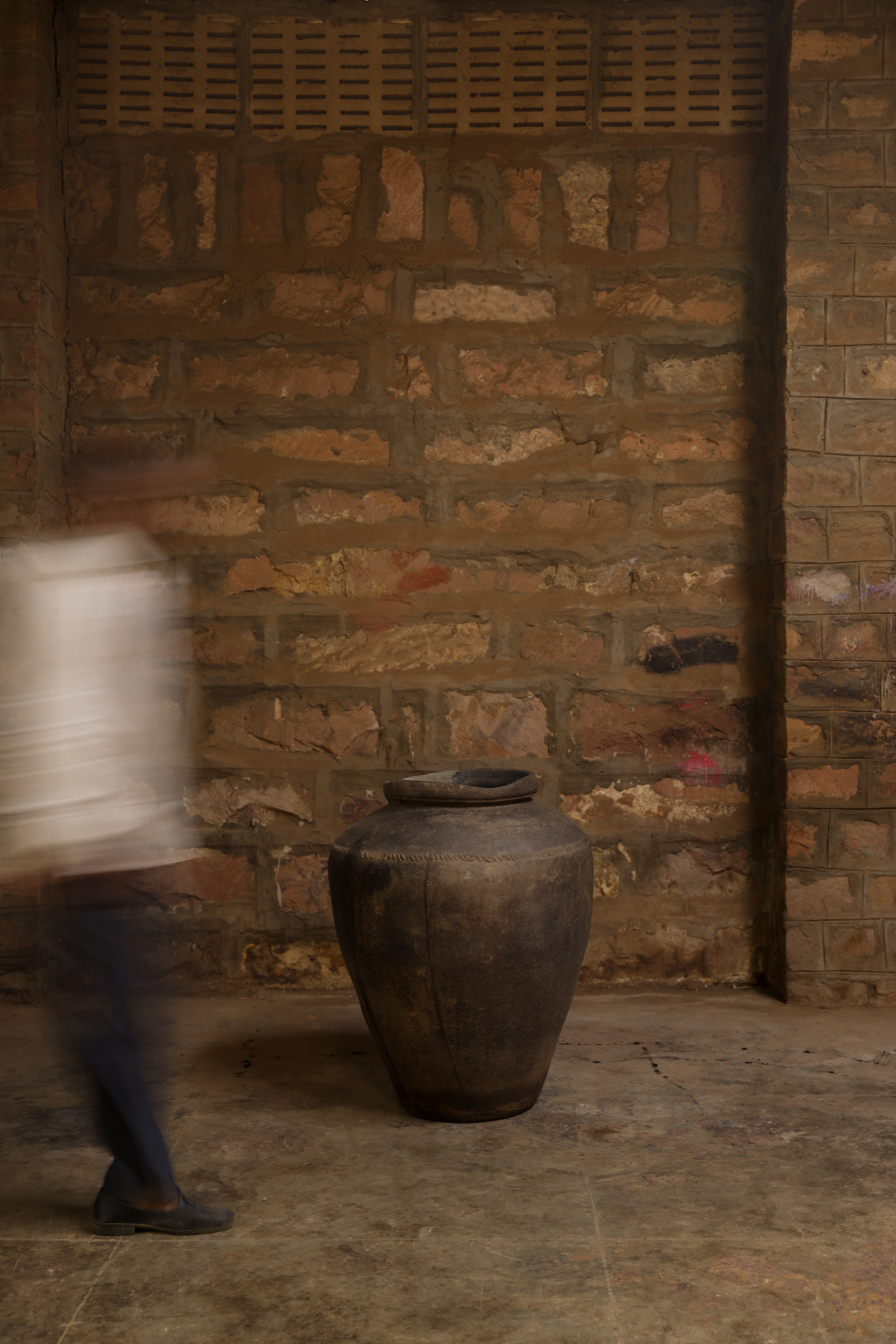large clay pot no. 0205