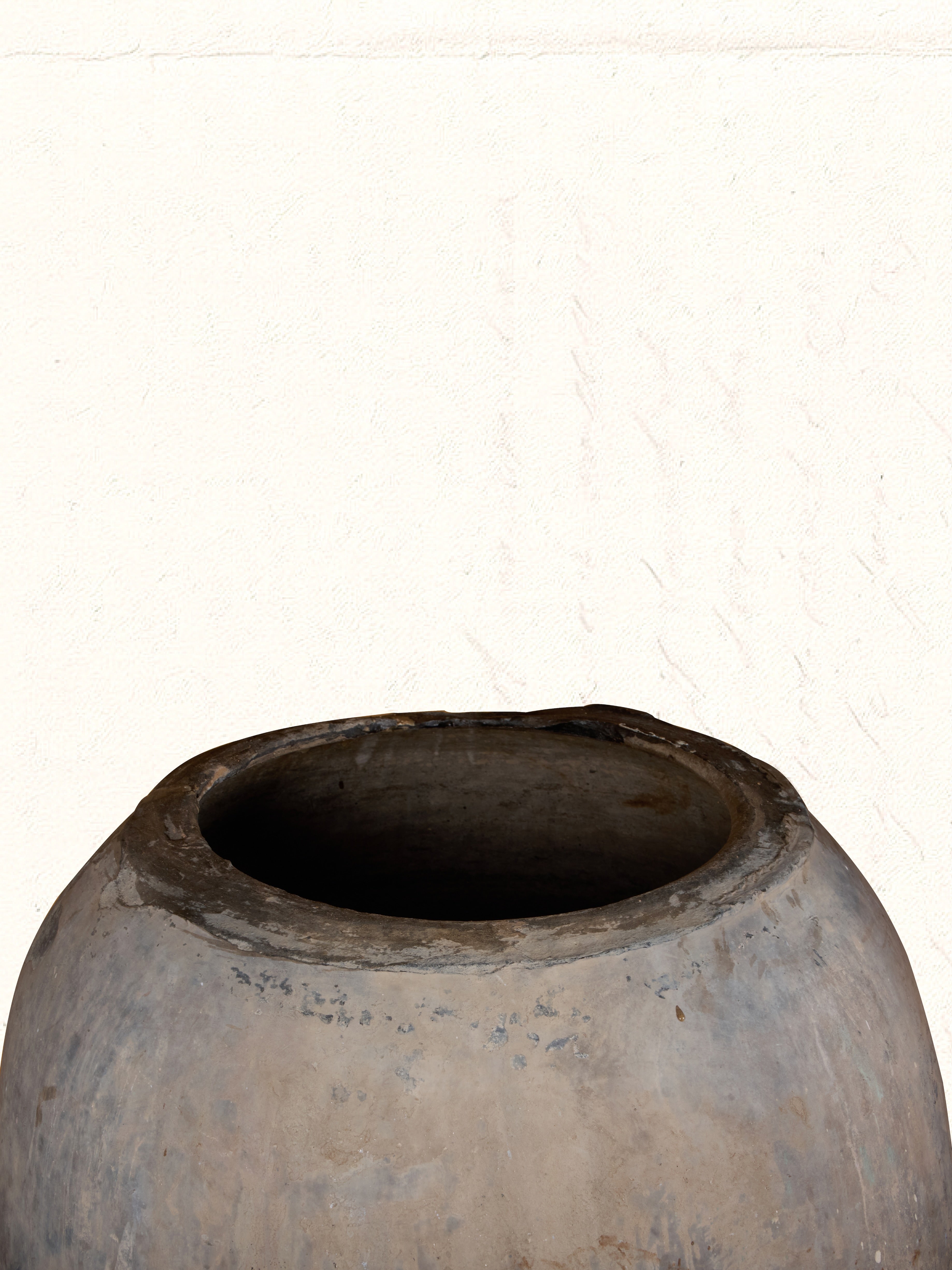 large clay pot no. 3005 with iron stand