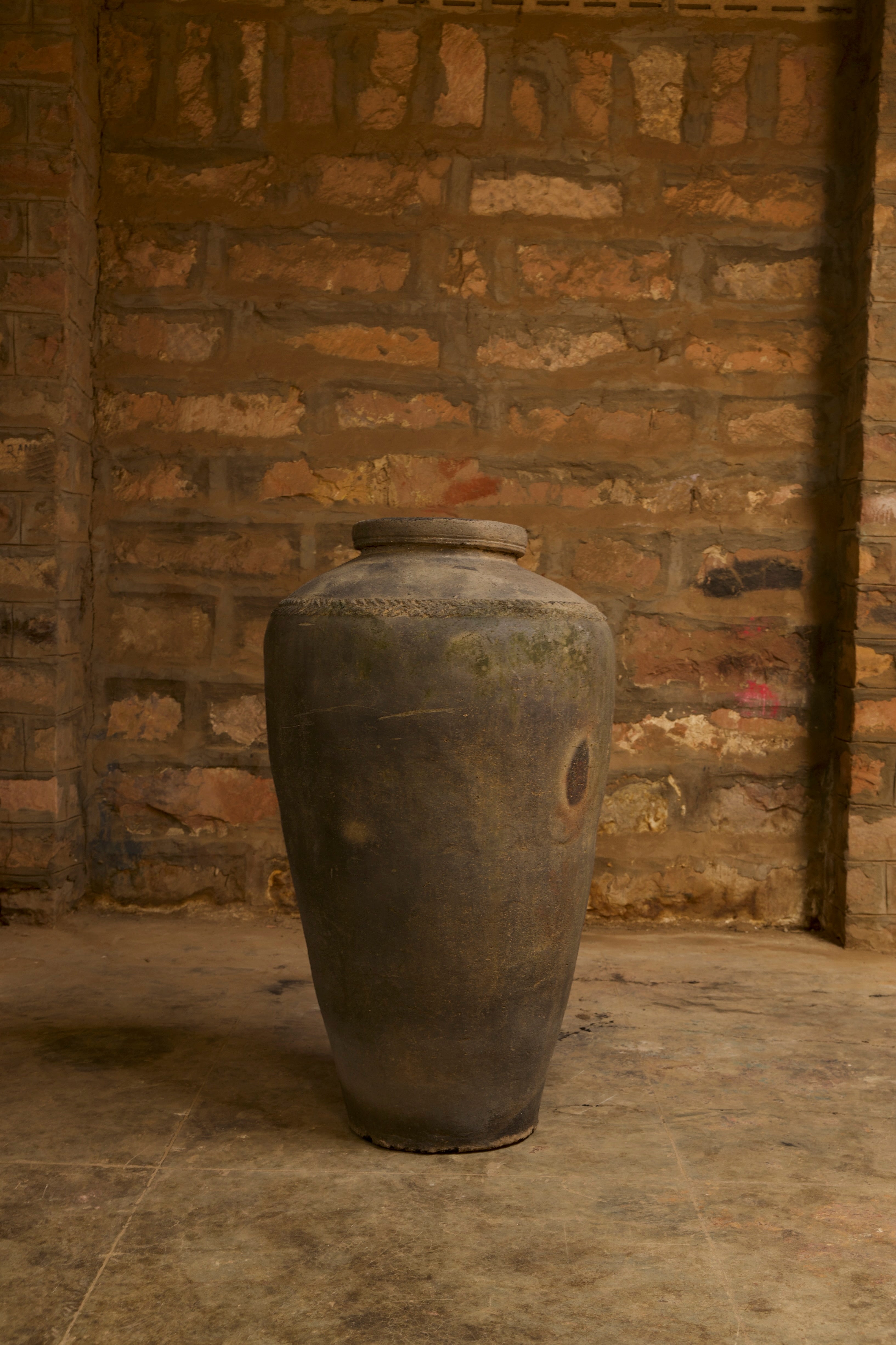 large clay pot no. 1905